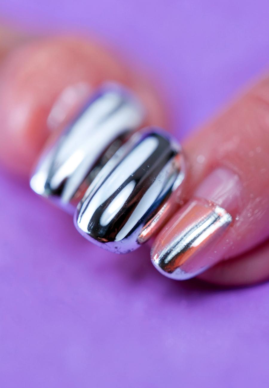 Chrome mirror nails catching the light